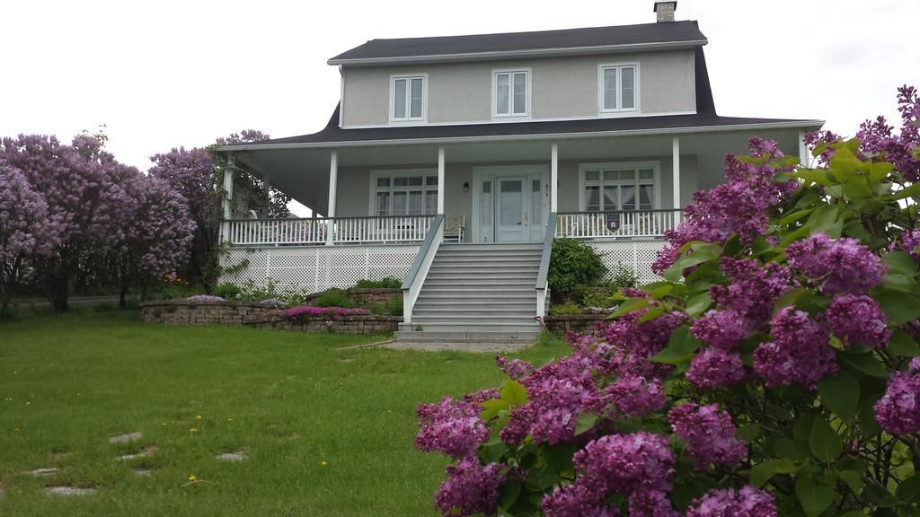Auberge Gite Maison Des Lilas La Malbaie Exterior photo