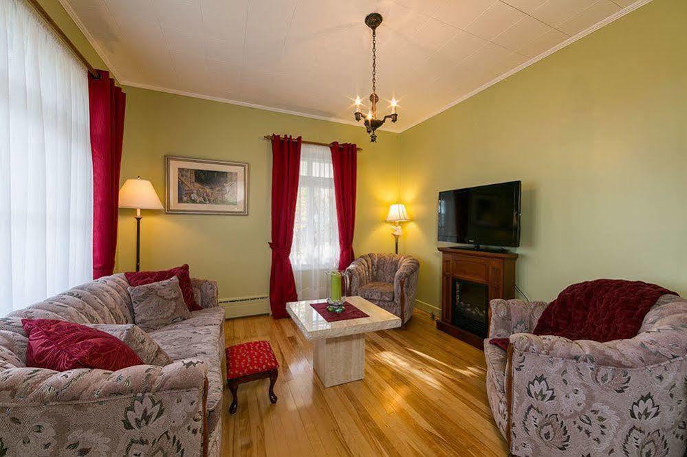 Auberge Gite Maison Des Lilas La Malbaie Exterior photo